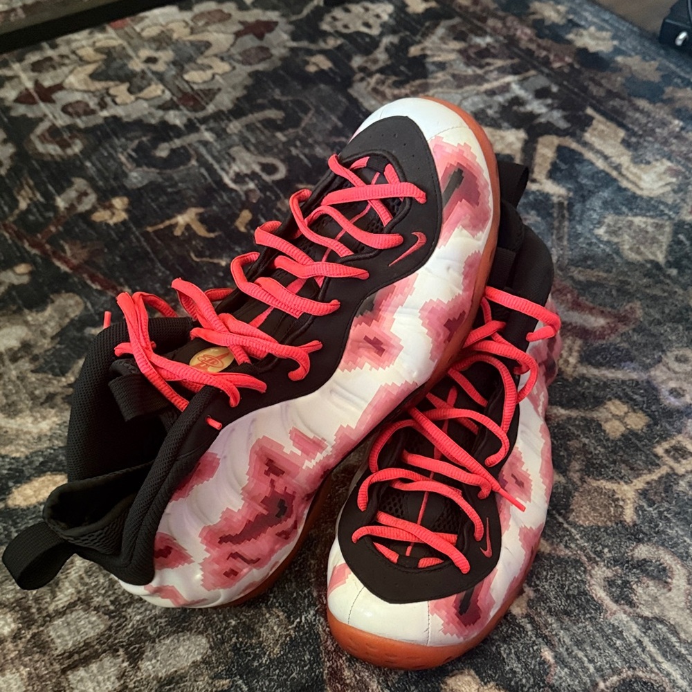 Nike Air Athletic Shoes - Foamposite “Thermal Map”